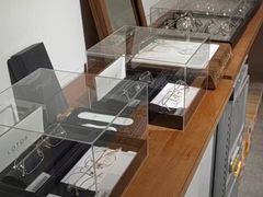 -目艮眼镜SHOWROOM(品牌集合店)