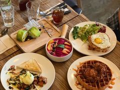 -Common Table · Brunch & Coffee