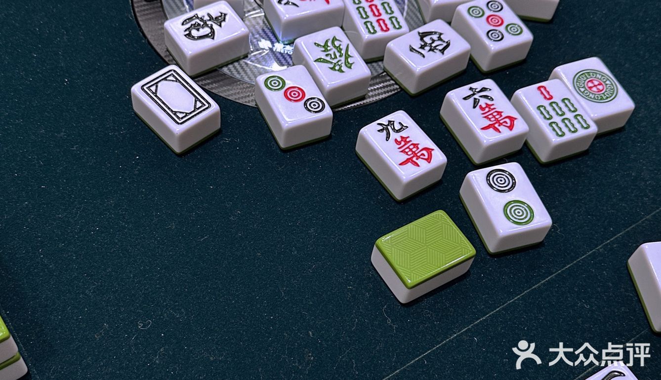 - 科技园附近新开了一家可以吃饭and打麻将的咖啡店