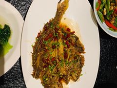 -鱼鲜饭香·招牌汽锅剁椒鱼头王