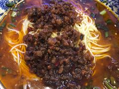 -渝之汇牛肉豌杂面