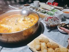 -野山舂·贵州现舂酸汤牛肉(民生路店)