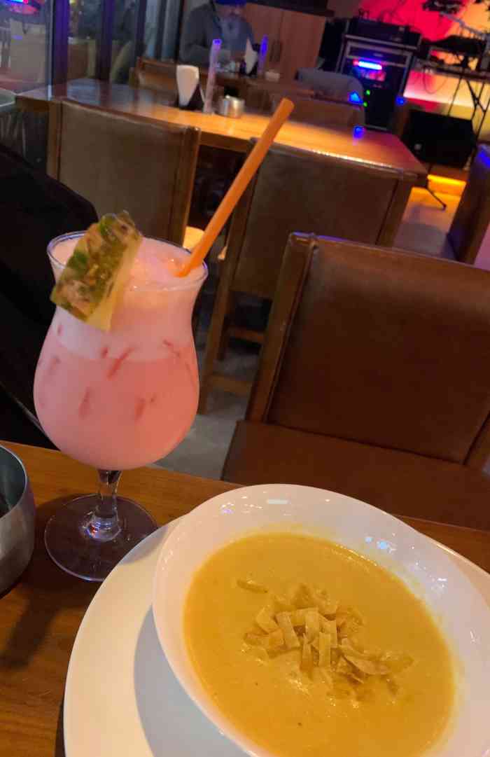 lugas卢卡斯餐厅酒吧(华灯坊店)-"位置9015:华采对面华灯坊的一