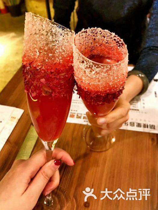 胡桃里音乐酒馆(泉山店)鸡尾酒【红唇】图片 