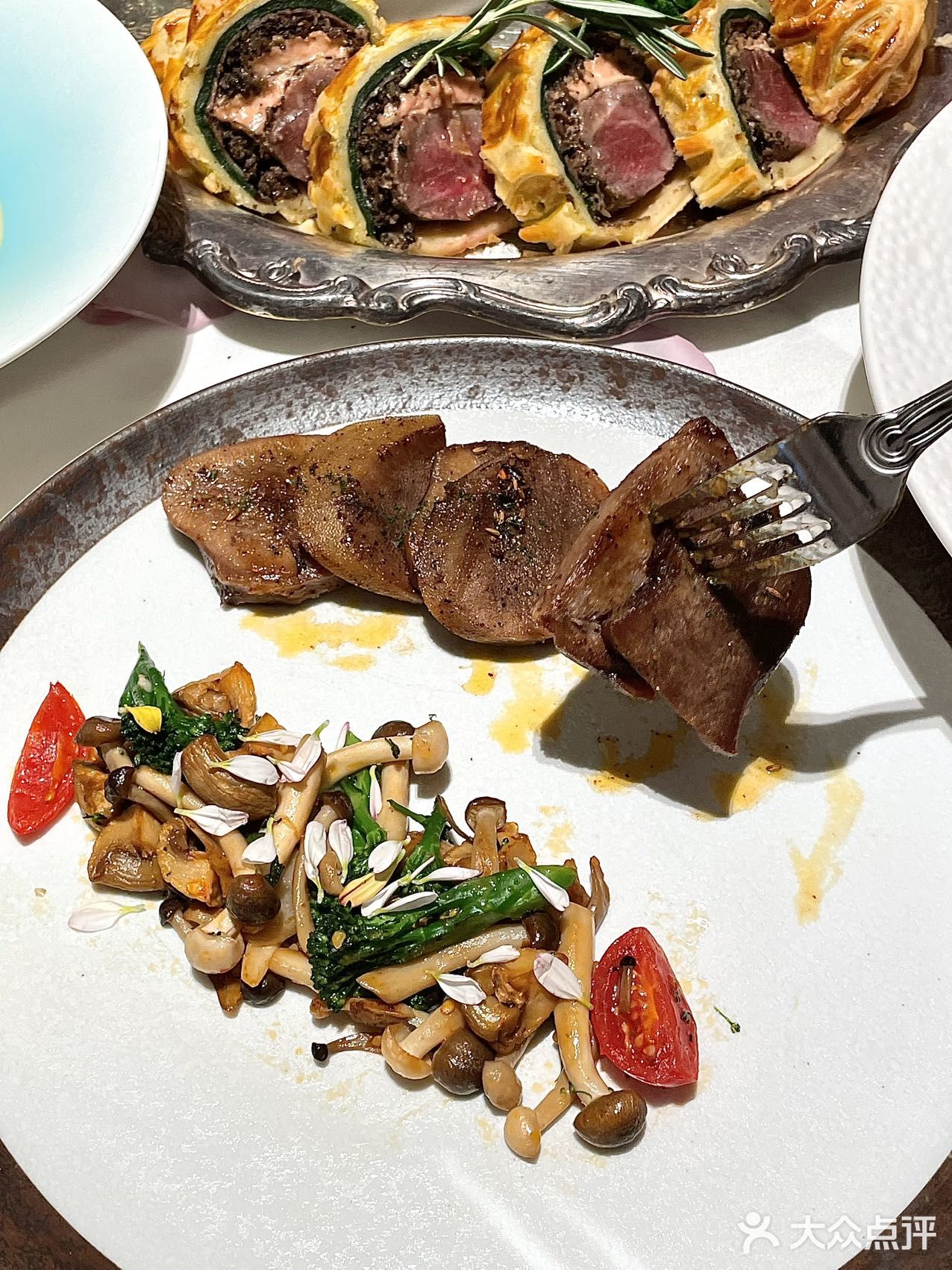 这家西餐厅的圣诞氛围浓度达到了1000%