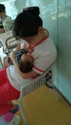 给照顾宝宝的护理人员都很有爱心-玥悦母婴月子护理中心玥悦喜喜馆