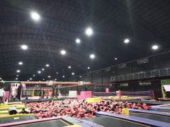-嘿哟动霸CHUA·新潮玩运动娱乐中心·蹦床滑冰团建乐园
