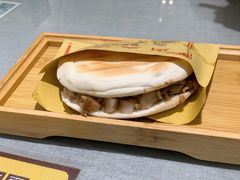 腊汁肉夹膜-大嘻咹biangbiang面(历史博物馆店)
