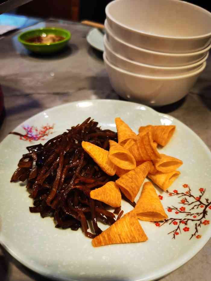 娇喜·鲜虾锅贴(社会山广场店)-"「鲜虾锅贴」招牌菜,里面有一整块虾