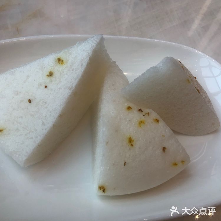 服务很不错，不会让你点太多的菜