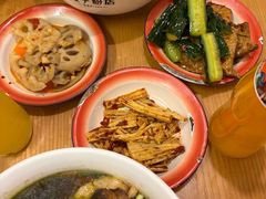 -矮子粉店1985·长沙米粉(湘春路店)