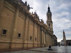 -皮拉尔圣母圣殿主教座堂