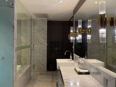 -上海虹桥西郊假日酒店