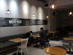 用餐区-HELLO 27 意面·沙拉·帕尼尼