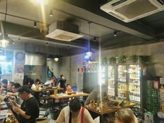 大堂-记忆串城·东北烧烤·小龙虾·大型团建(南油店)