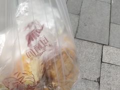豆沙蛋黄酥-闻酥园(大慈寺店)
