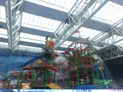 游乐设施&nbsp;阳光水寨-青岛东方影都融创水世界