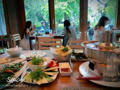 -Chom Cafe and Restaurant
