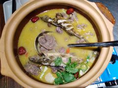 -龙巢盱眙龙虾·牛蛙·烧烤宵夜(八卦岭店)