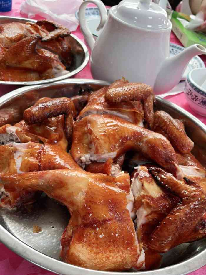 蝉安居吊烧鸡-"如果你能接受一餐饭只吃鸡,一人一只鸡,那.