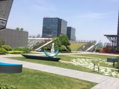 -绿地缤纷城-停车场