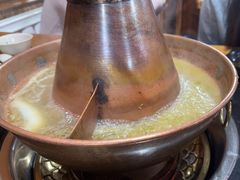 -果松木炭酸菜铜火锅·外婆参鸡汤