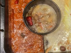 -老牌坊云南鱼豆花火锅(爱建店)