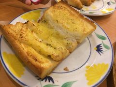 蒜香面包-萨莉亚意式餐厅(新洲家乐福店)