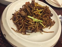 茶树菇炒猪颈肉-老运河餐厅