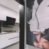  眼里没有抢眼的物件，才激发了触觉感受。脚踩在地毯上略带粗糙
