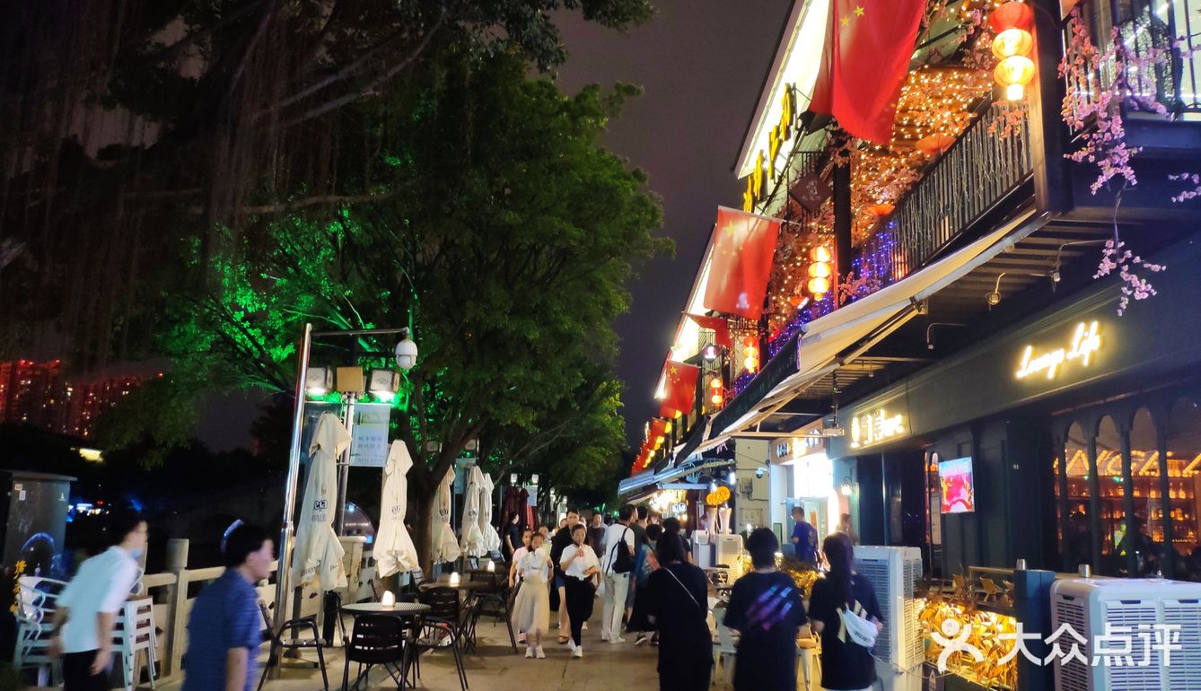 尤其是图一图二的石拱桥，他既可以行驶车辆又可以观光步行