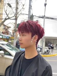 -一家只做男发烫染的店