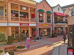 -王府井奥莱临潼小镇(临潼店)