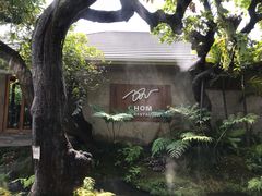 -Chom Cafe and Restaurant