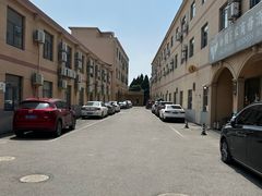 -白领E家商务酒店（上海国际旅游度假区店）-地上停车场