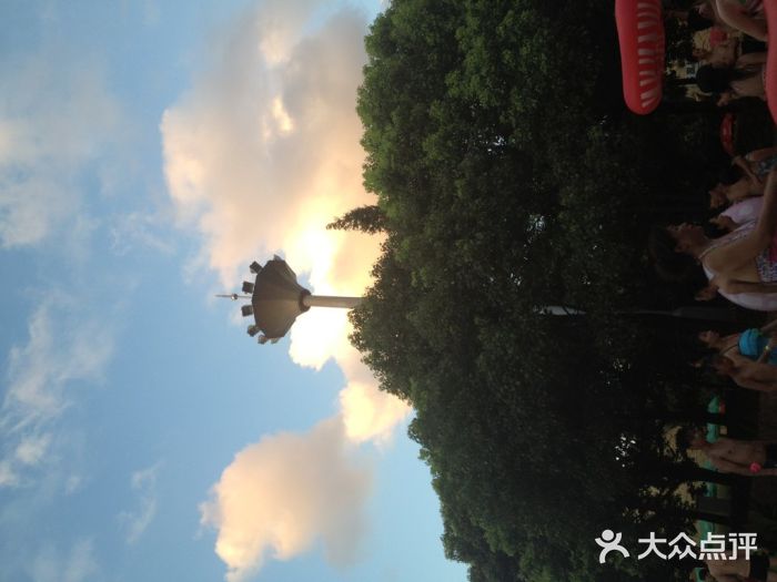 热带风暴水上乐园休息区图片