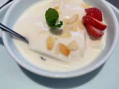 草莓杏仁豆腐-江南里·新浙菜(苏州大悦城店)
