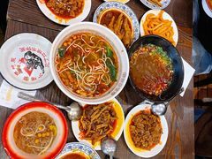 -爆炸头阿姨小四川正宗川味小吃(无任何分店)