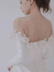 -Renee芮亦婚纱(原丽莎)