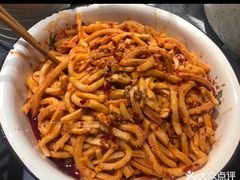 -爆炸头阿姨小四川正宗川味小吃(无任何分店)