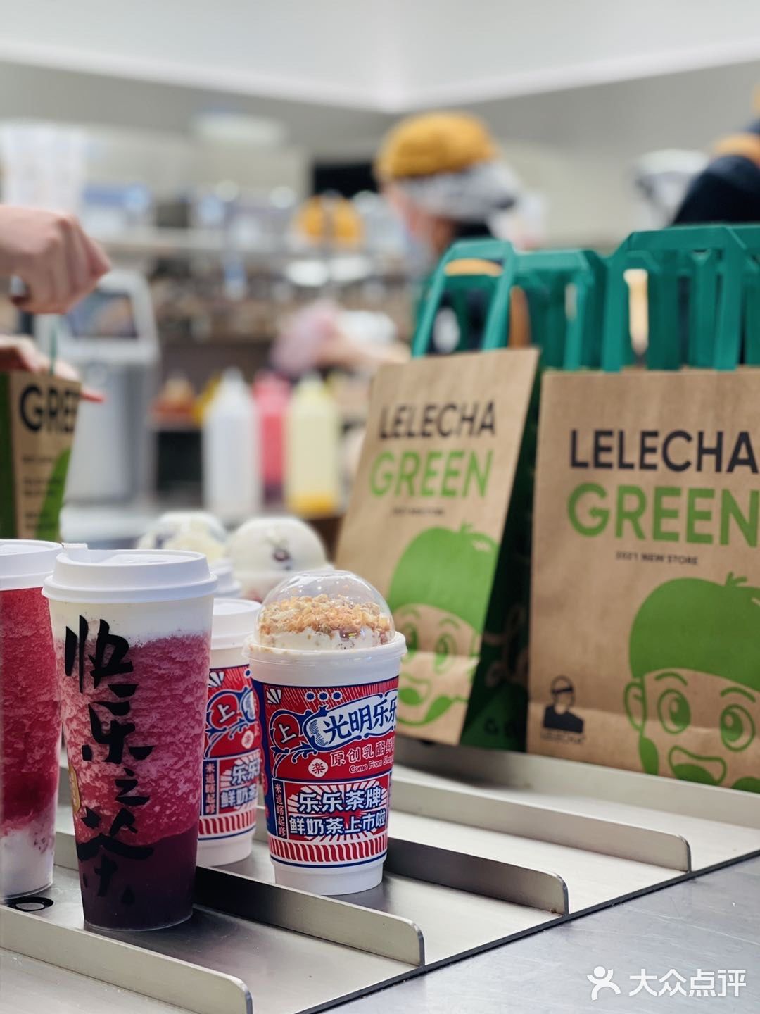 乐乐茶首家环保概念店开业啦💕就在静安晶品