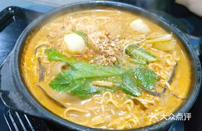 Braised Sea Cucumber and Shark Fin in Clay Pot