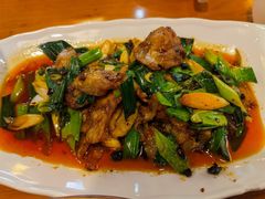 蒜苗回锅肉-易老妈蹄花.特色川菜(人民公园总店)