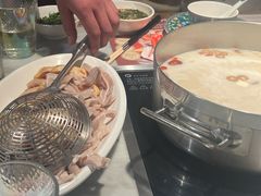 -尚尚仙·酸汤猪手·猪肚鸡火锅(华联万柳购物中心店)