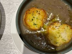 蒜香黄油烤法棍佐红酒洋葱牛肉汤-娜娜家·Nana's restaurant(国金汇店)