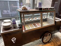 面包甜点陈列柜-深圳四季酒店·馥自助餐厅