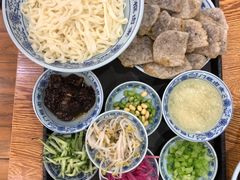 老北京炸酱面-门框胡同百年卤煮(新街口店)