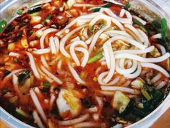 -鸿浩扒猪脚米线