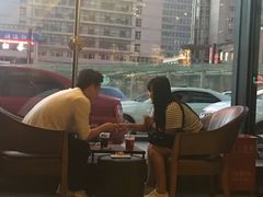 露天位-星巴克臻选(呼和浩特维多利摩尔城店)