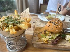 -Mark&Mars Restaurant